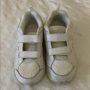 New Balance Kids White Velcro Sneakers. Size 2.5 extra wide
